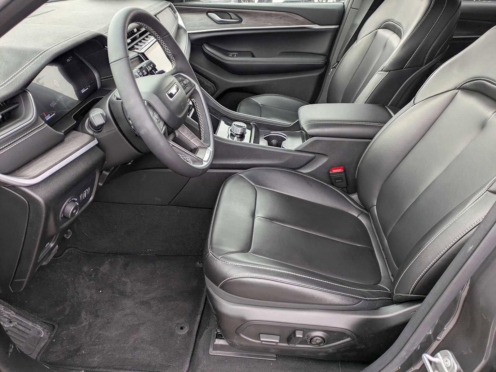 Used 2025 Jeep Grand Cherokee Limited image 14