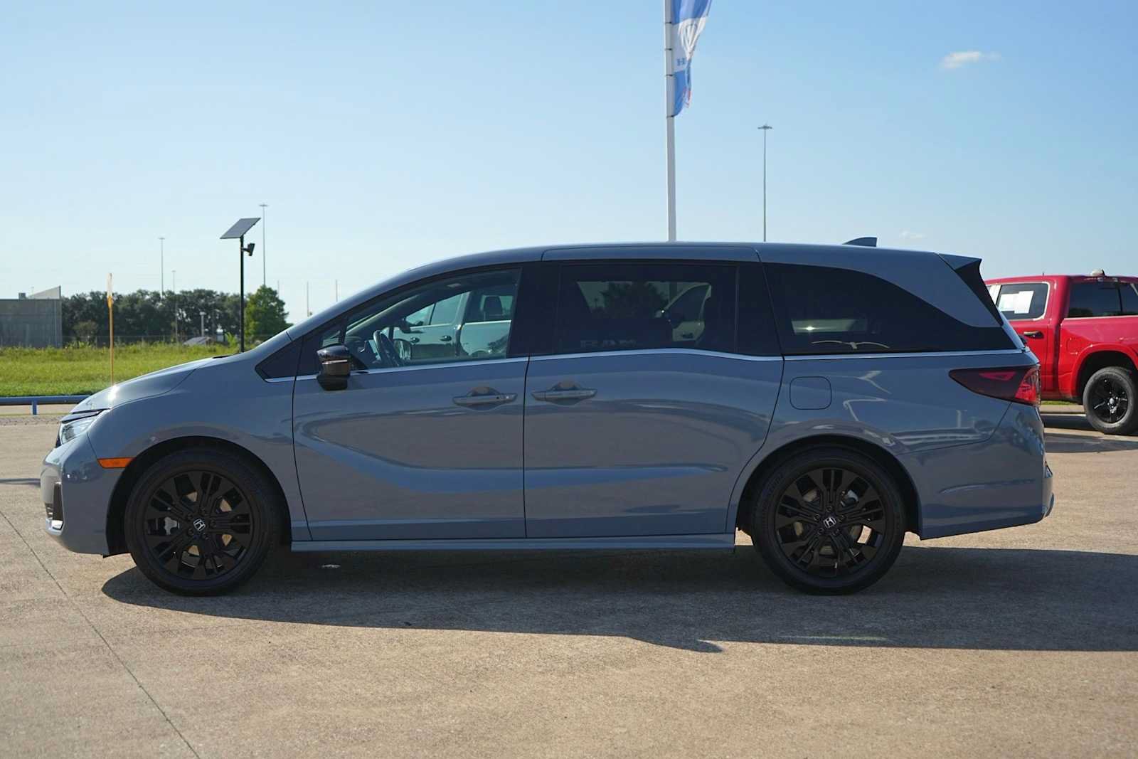 Certified 2025 Honda Odyssey Sport-L image 3