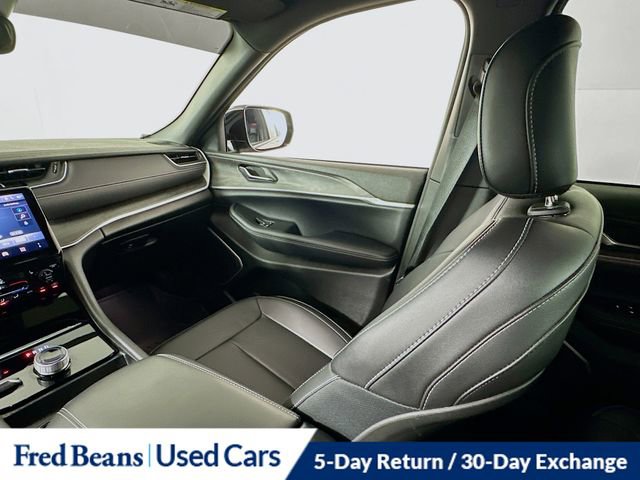 Used 2024 Jeep Grand Cherokee Limited w/ Black Appearance Package image 28