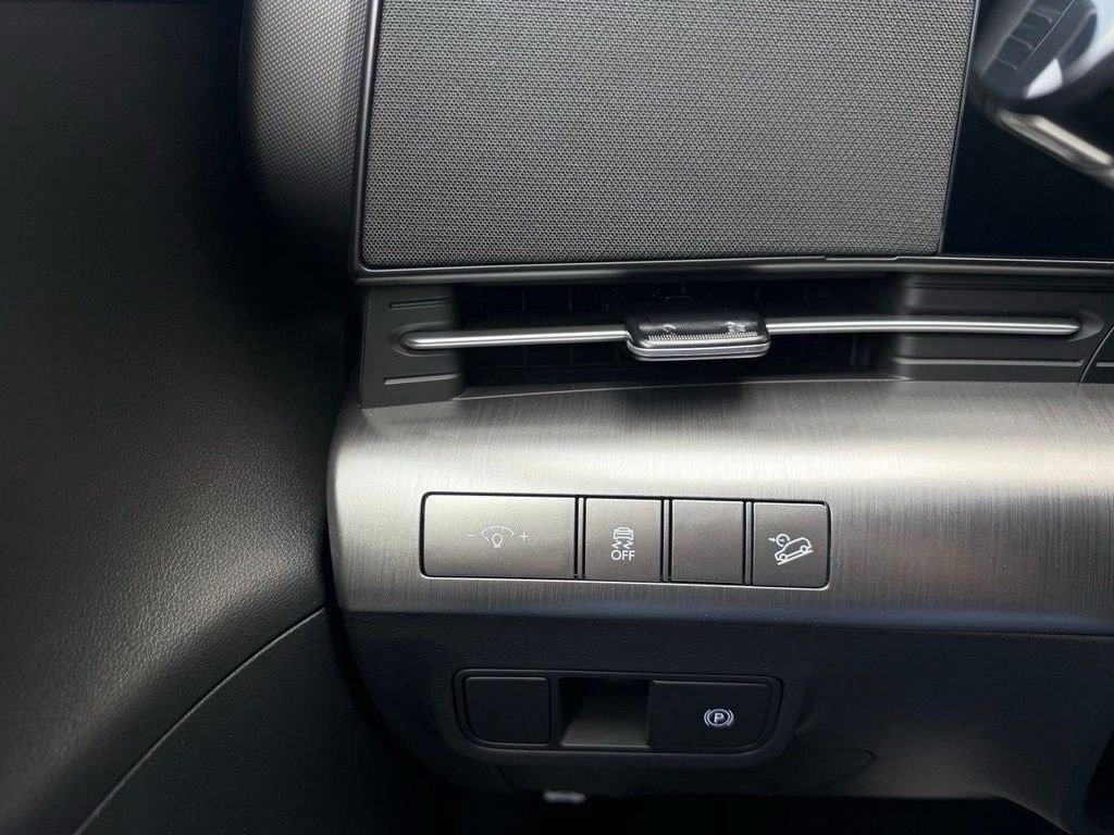 Certified 2025 Hyundai Kona SEL FWD image 12