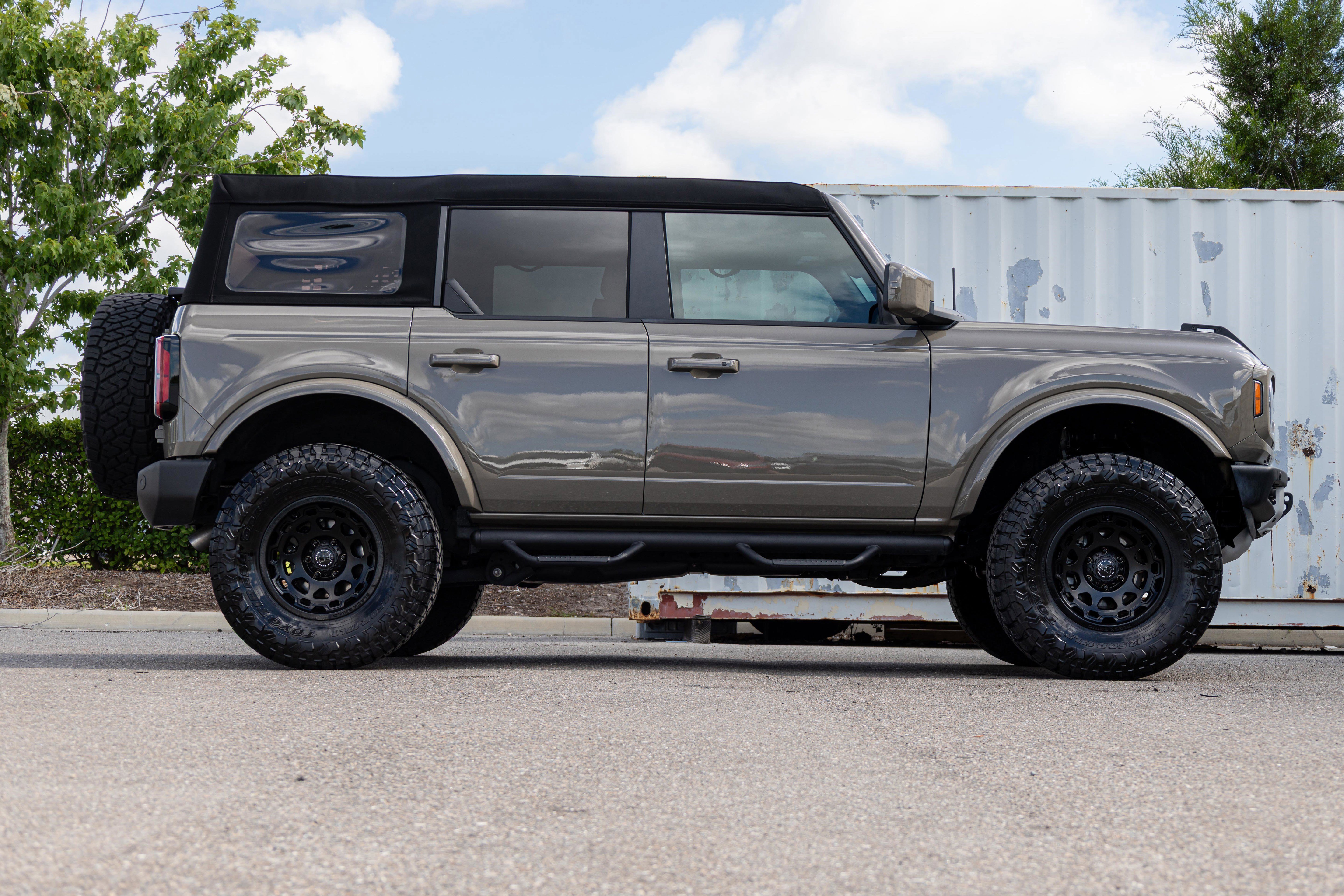 Used 2025 Ford Bronco Outer Banks AWD/4WD image 2