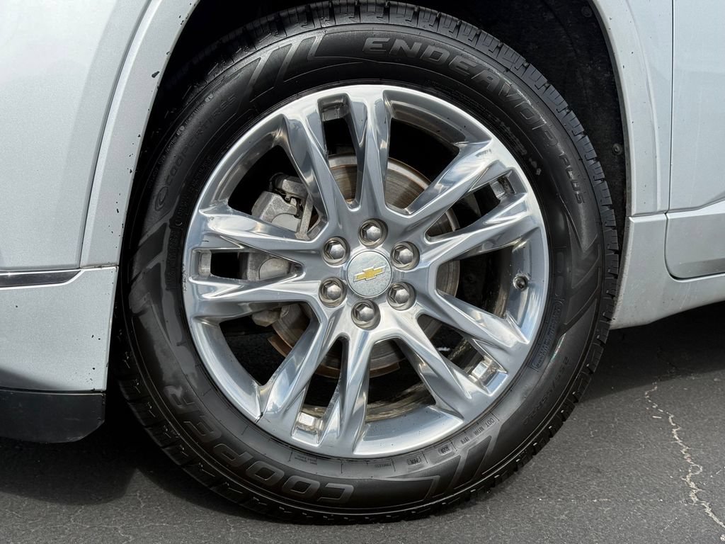 Used 2019 Chevrolet Traverse Premier w/ Driver Confidence II Package FWD image 3