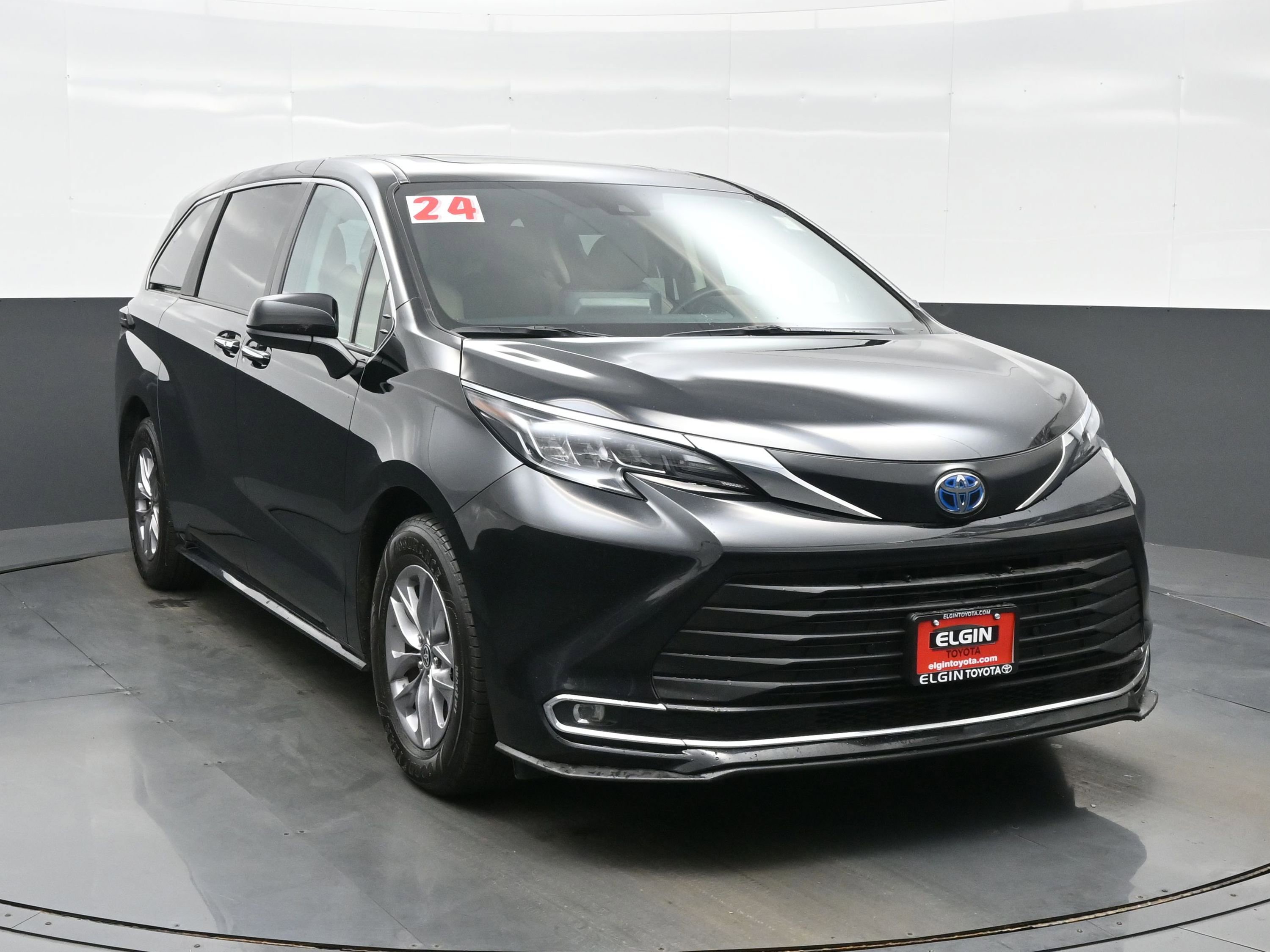 Used 2024 Toyota Sienna XLE AWD/4WD image 8