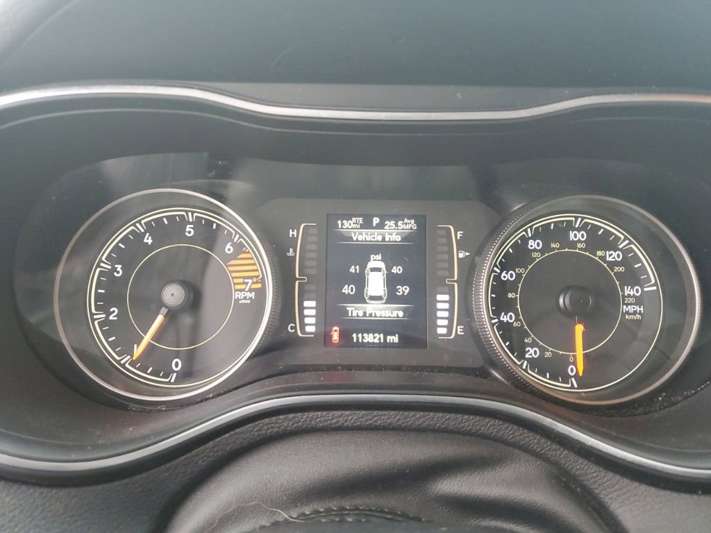 Used 2019 Jeep Cherokee Latitude Plus image 11