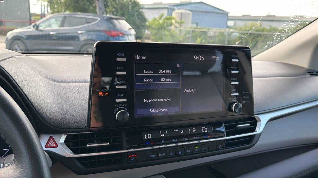 Certified 2024 Toyota Sienna XLE FWD image 28