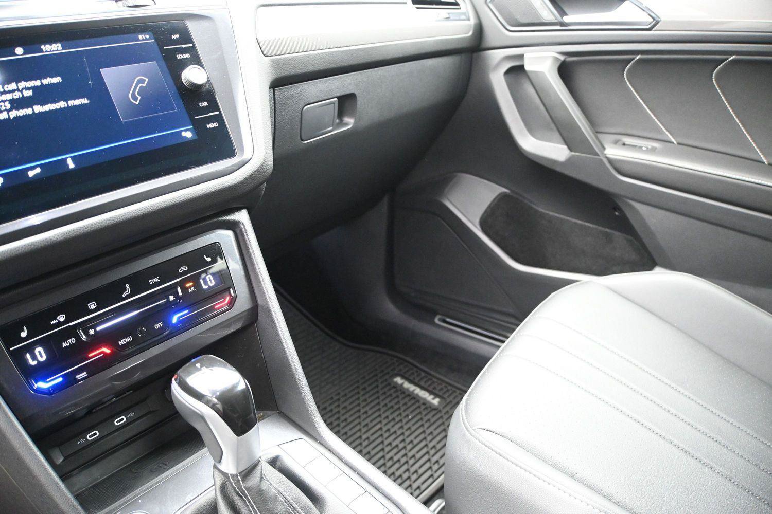 Certified 2024 Volkswagen Tiguan SE R-Line AWD/4WD image 4