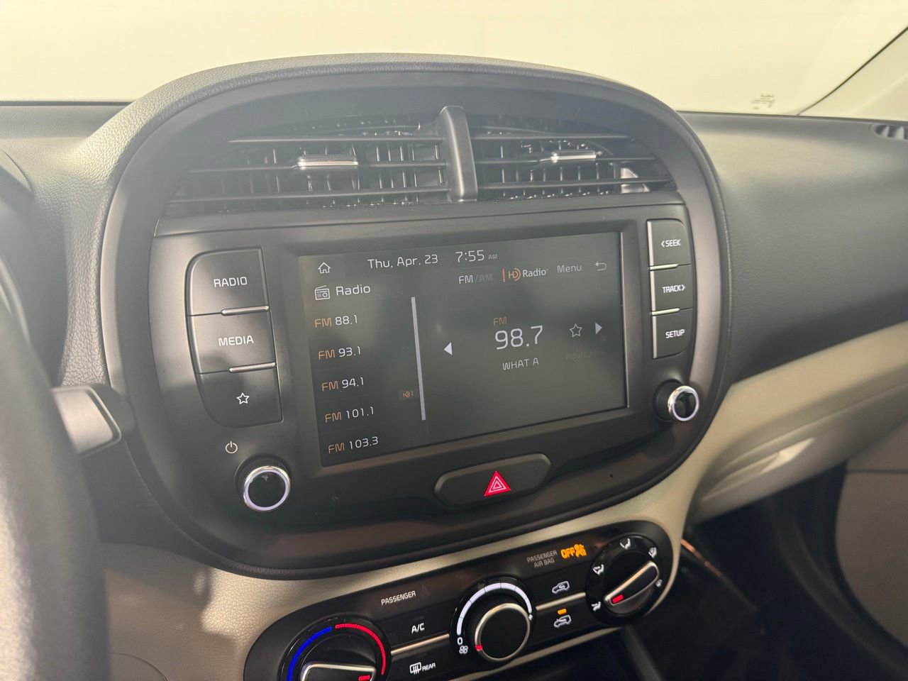 Used 2025 Kia Soul LX w/ LX Technology Package FWD image 22