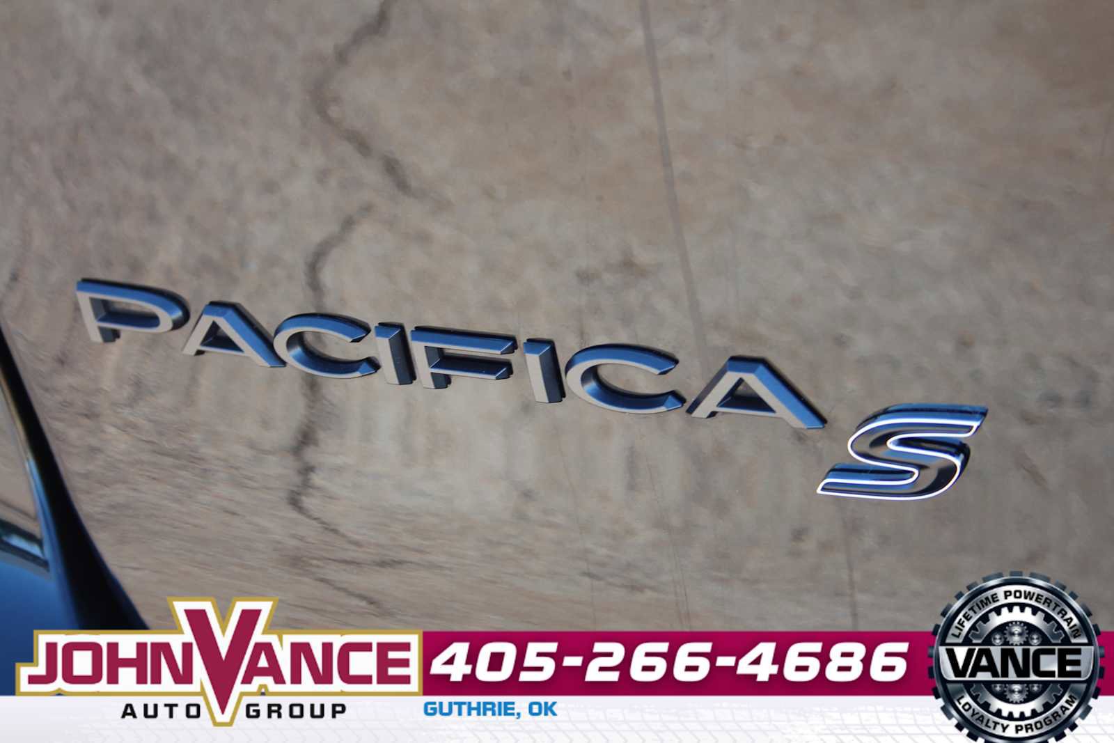 Used 2025 Chrysler Pacifica Limited FWD image 12