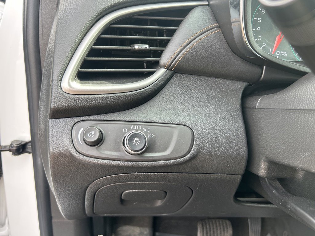 Used 2022 Chevrolet Trax LT w/ LT Convenience Package image 20