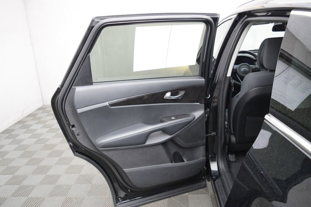 Used 2016 Kia Sorento LX image 11