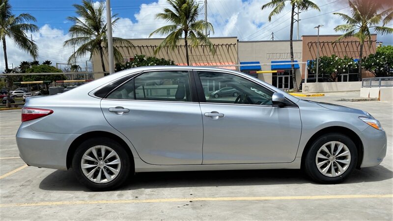 Used 2017 Toyota Camry LE FWD image 7
