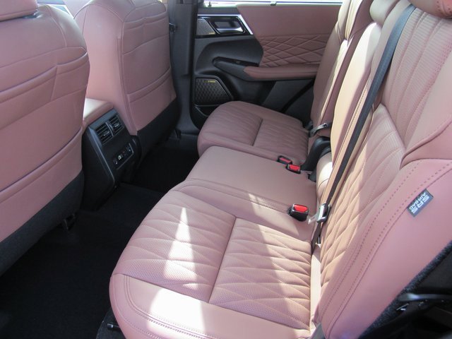 New 2025 Mitsubishi Outlander SEL image 9