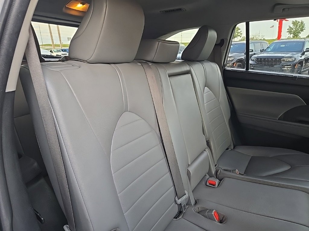 Used 2021 Toyota Highlander XLE image 93