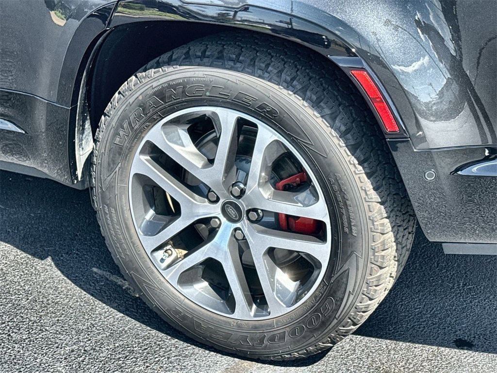 Used 2024 Land Rover Defender 130 X image 11