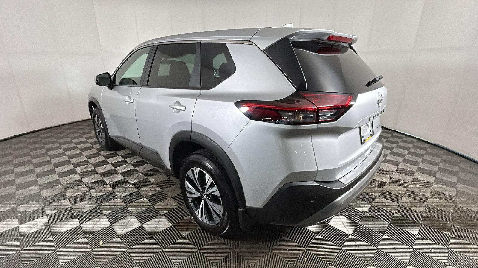 Used 2023 Nissan Rogue SV AWD/4WD image 5