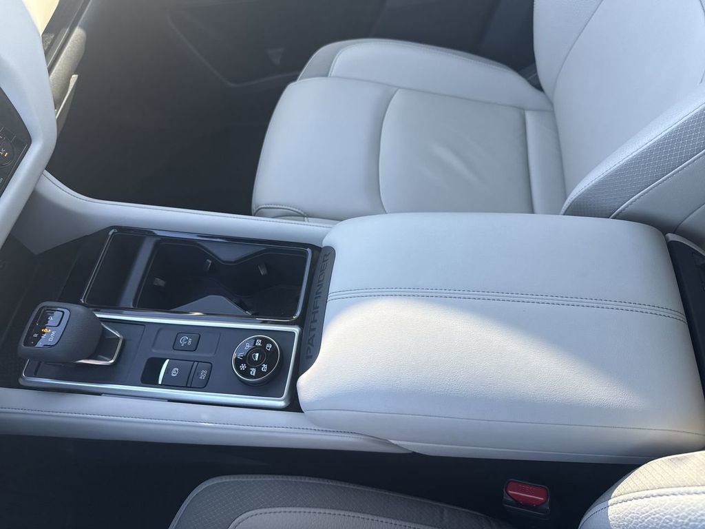 Used 2025 Nissan Pathfinder SL w/ SL Premium Package image 27