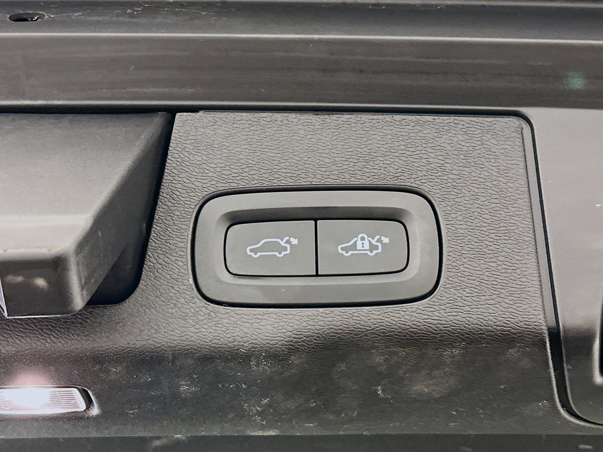 Used 2023 Volvo XC60 B5 Plus w/ Climate Package image 32