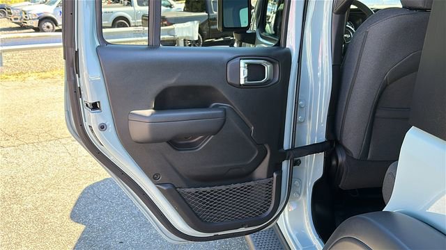 Used 2024 Jeep Wrangler Unlimited image 23