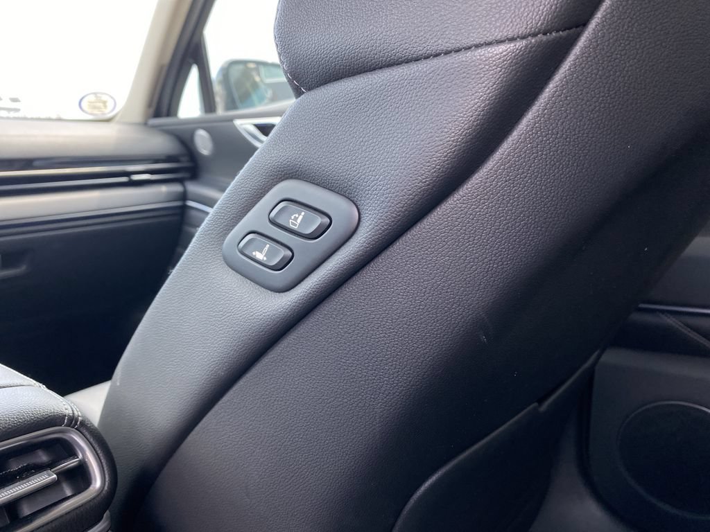 Used 2025 Genesis GV80 2.5T Standard AWD/4WD image 32