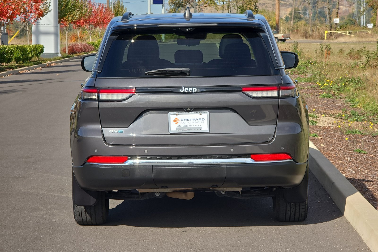 Used 2022 Jeep Grand Cherokee Limited 4xe w/ Luxury Tech Group II AWD/4WD image 4