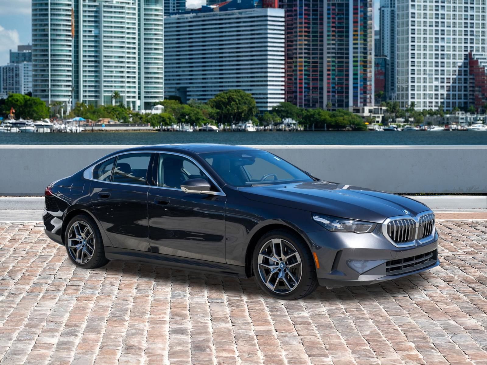 Used 2025 BMW i5 eDrive40i RWD image 3