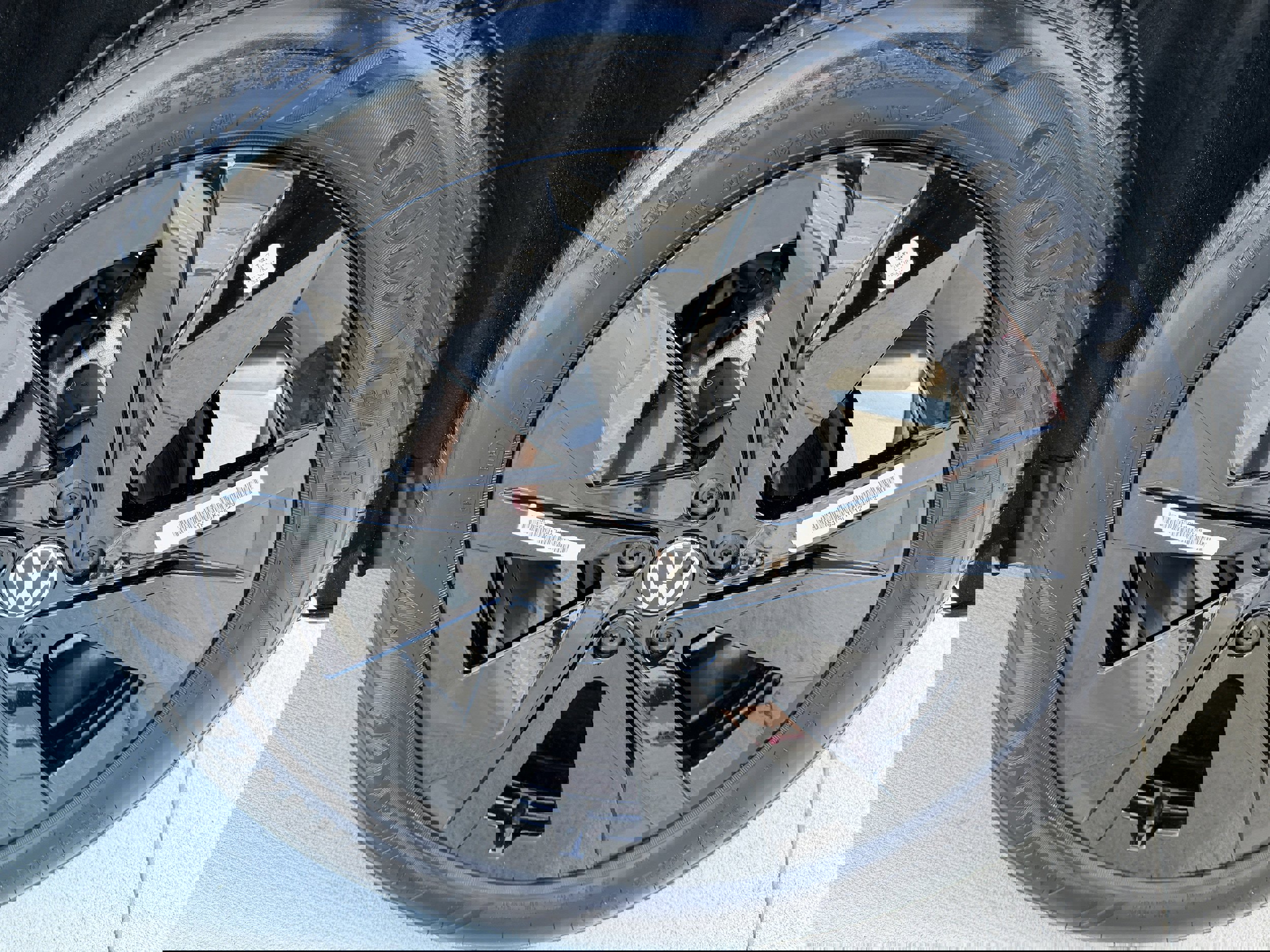 New 2026 Volkswagen Taos SE image 30