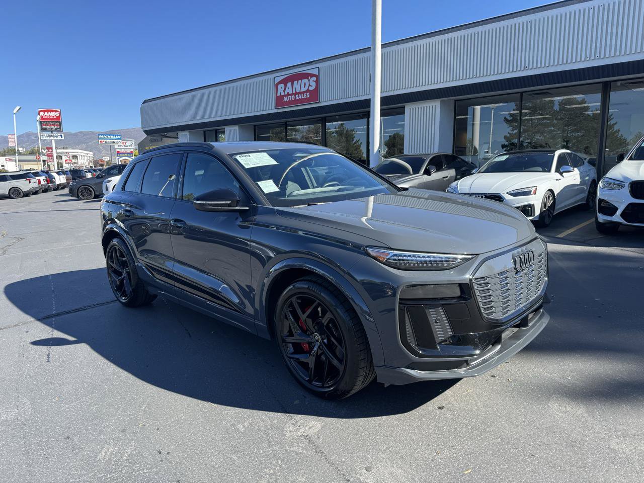 Used 2025 Audi SQ6 e-tron Premium Plus w/ Premium Plus AWD/4WD image 2