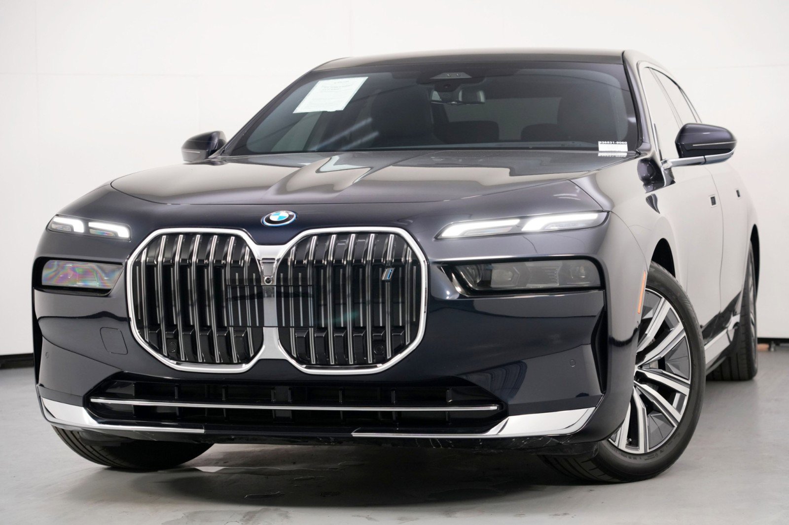 Used 2024 BMW i7 eDrive50 w/ Premium Package image 3