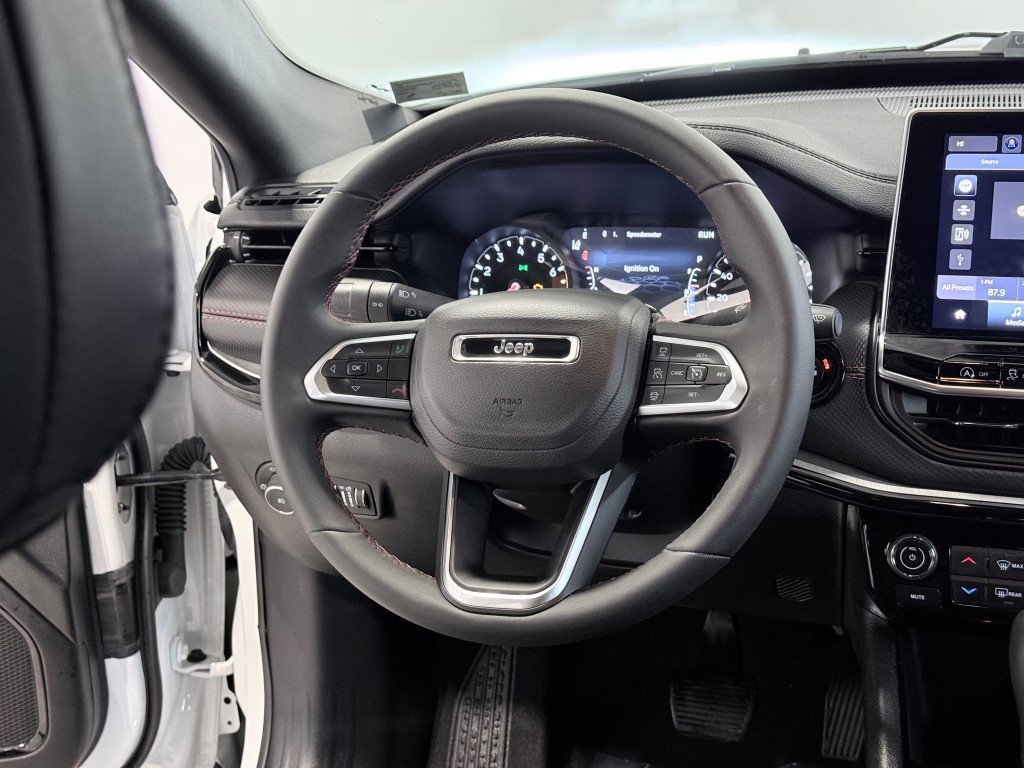 Used 2024 Jeep Compass Trailhawk image 23