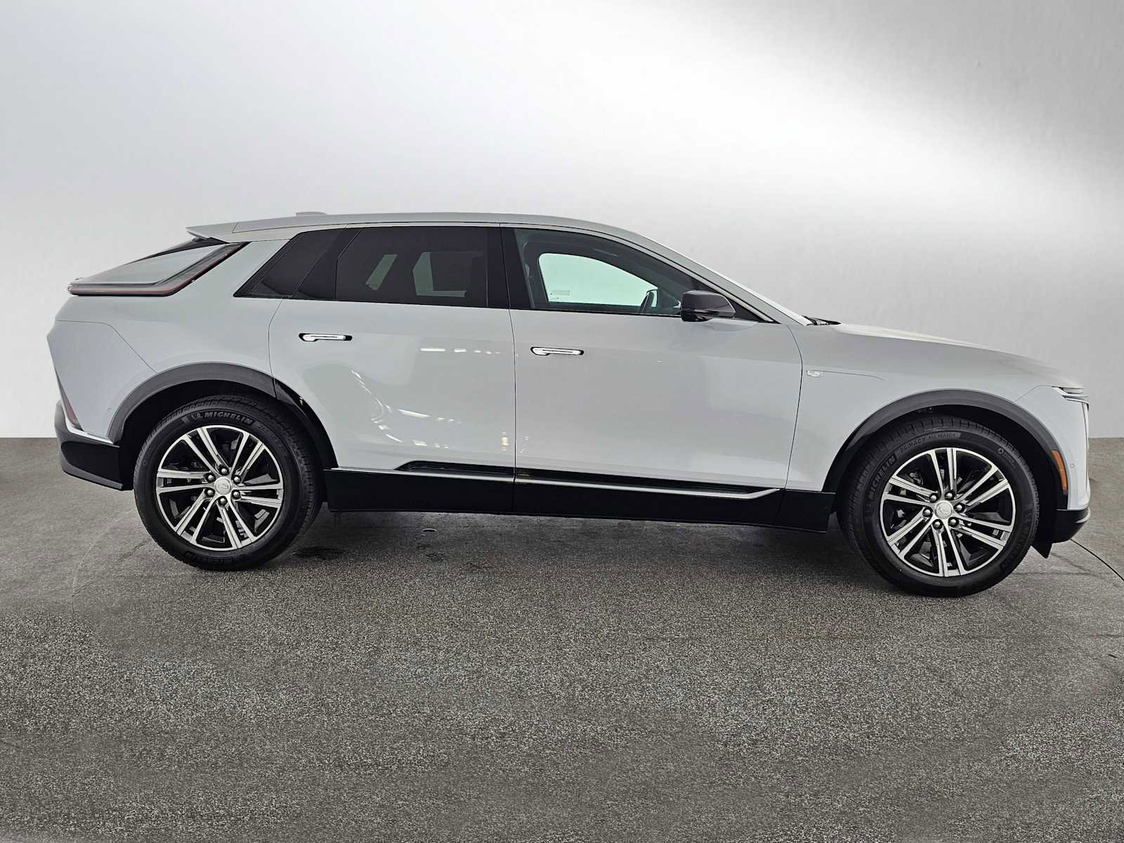 New 2026 Cadillac Lyriq Luxury image 2