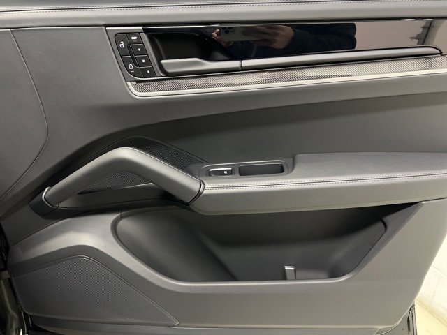 Used 2024 Porsche Cayenne Coupe image 68