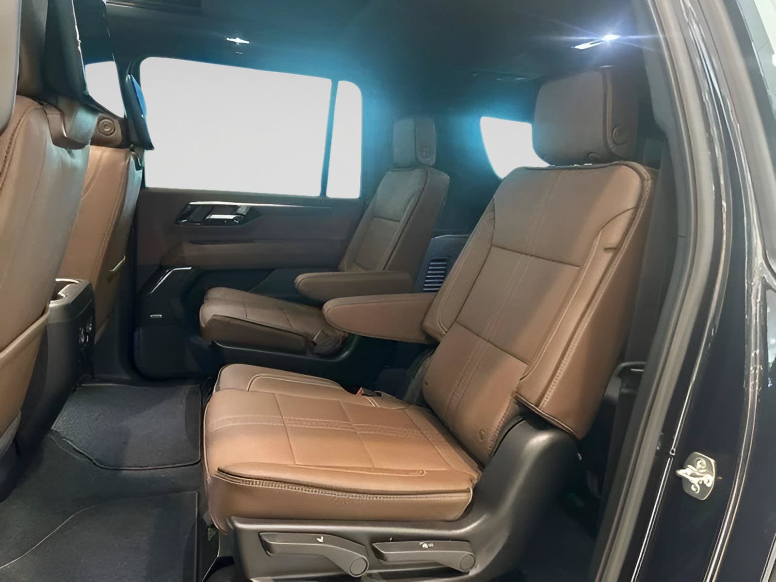 New 2026 Chevrolet Suburban High Country AWD/4WD image 11
