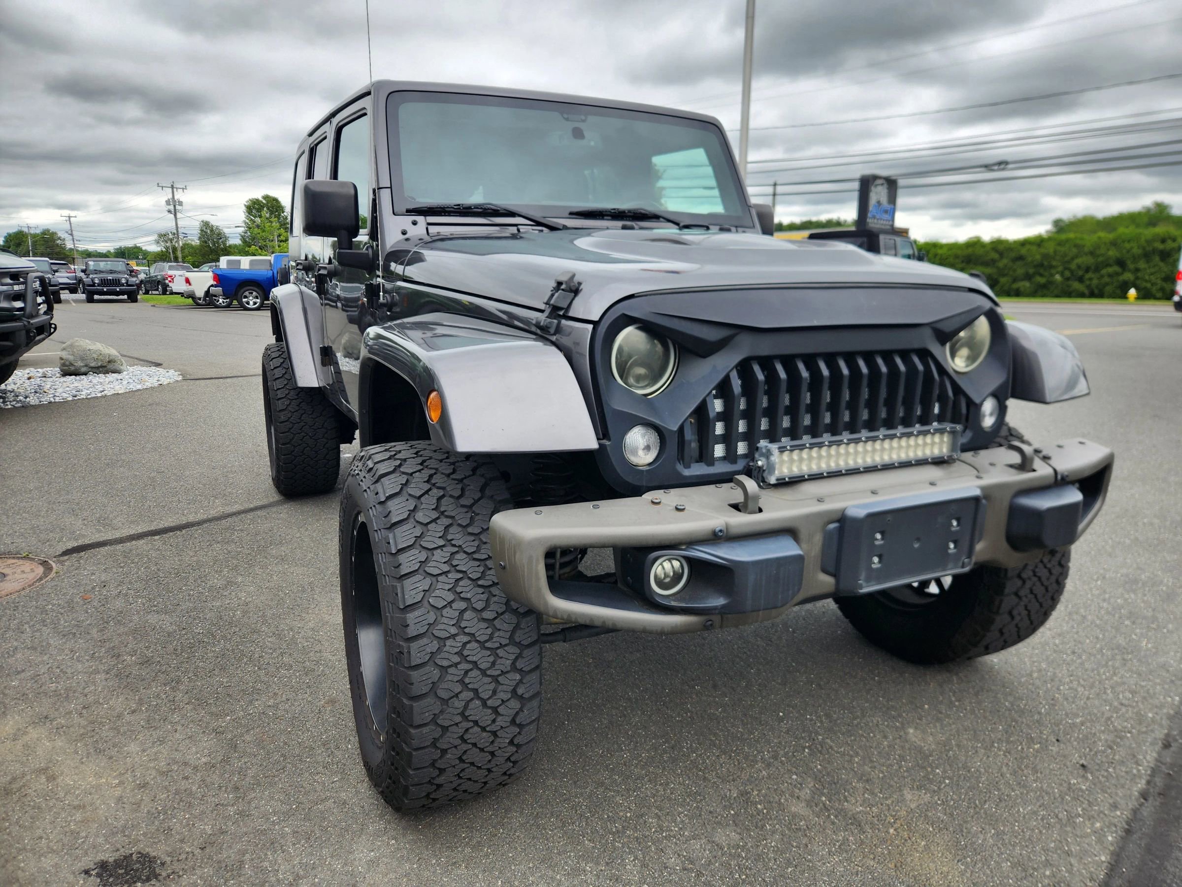 Used 2016 Jeep Wrangler Unlimited Sahara image 20