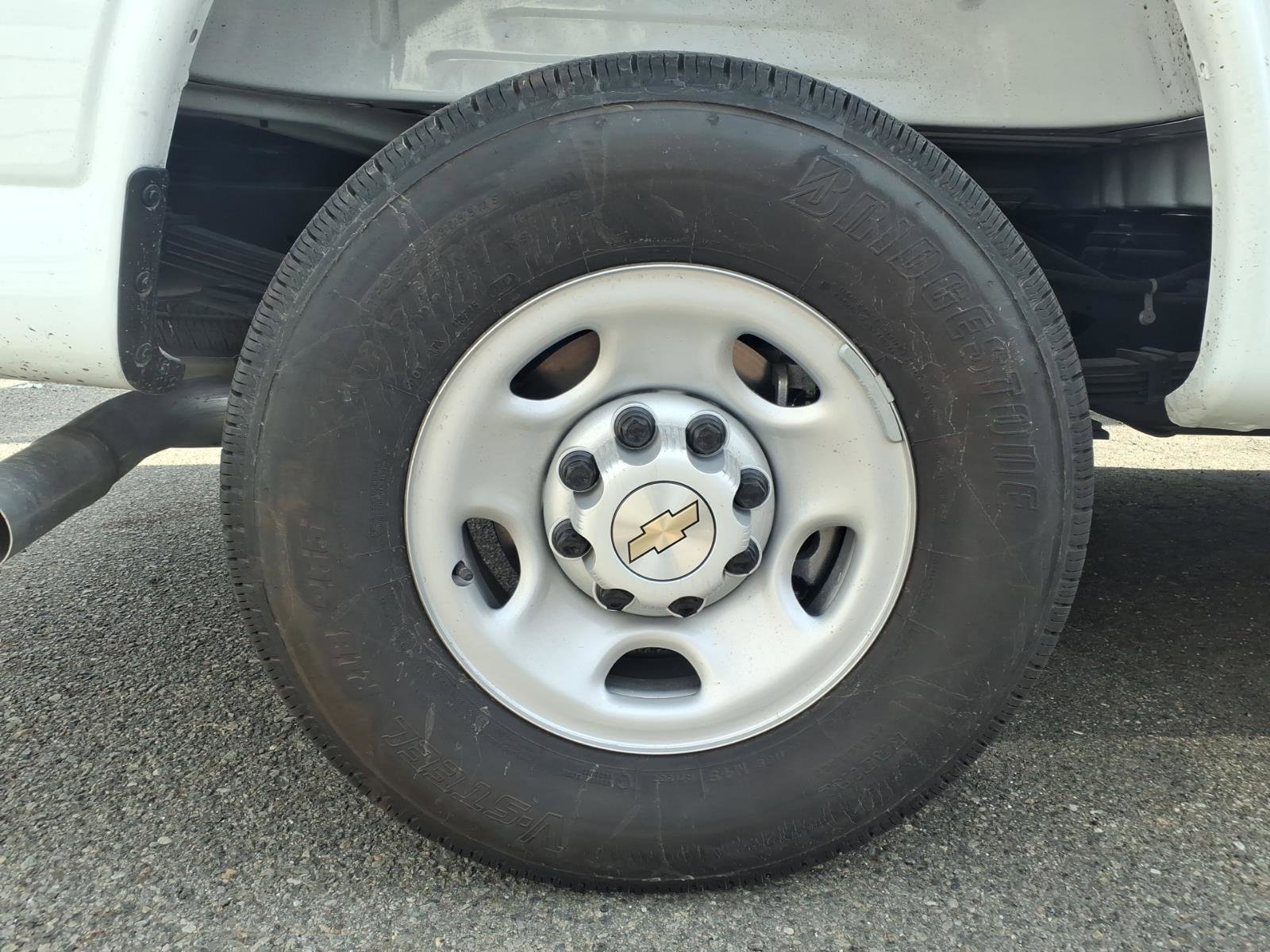 Used 2025 Chevrolet Express 3500 Extended w/ Driver Convenience Package image 7