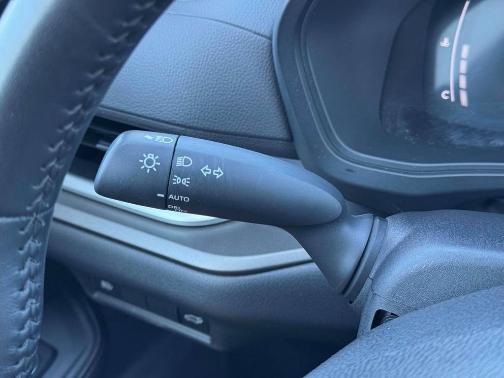 Used 2025 Toyota Grand Highlander AWD image 23