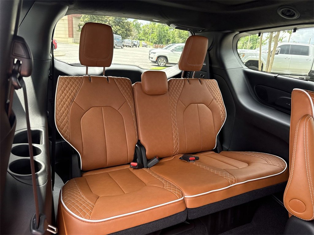 New 2025 Chrysler Pacifica Pinnacle image 28
