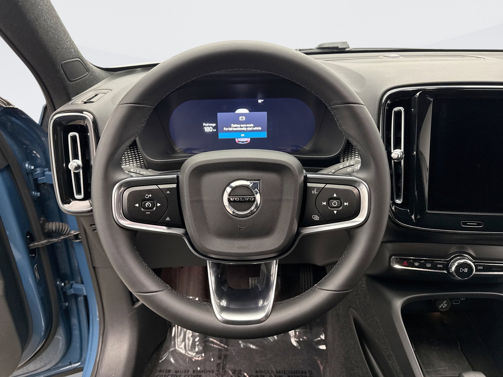 Used 2025 Volvo XC40 B5 Plus image 12