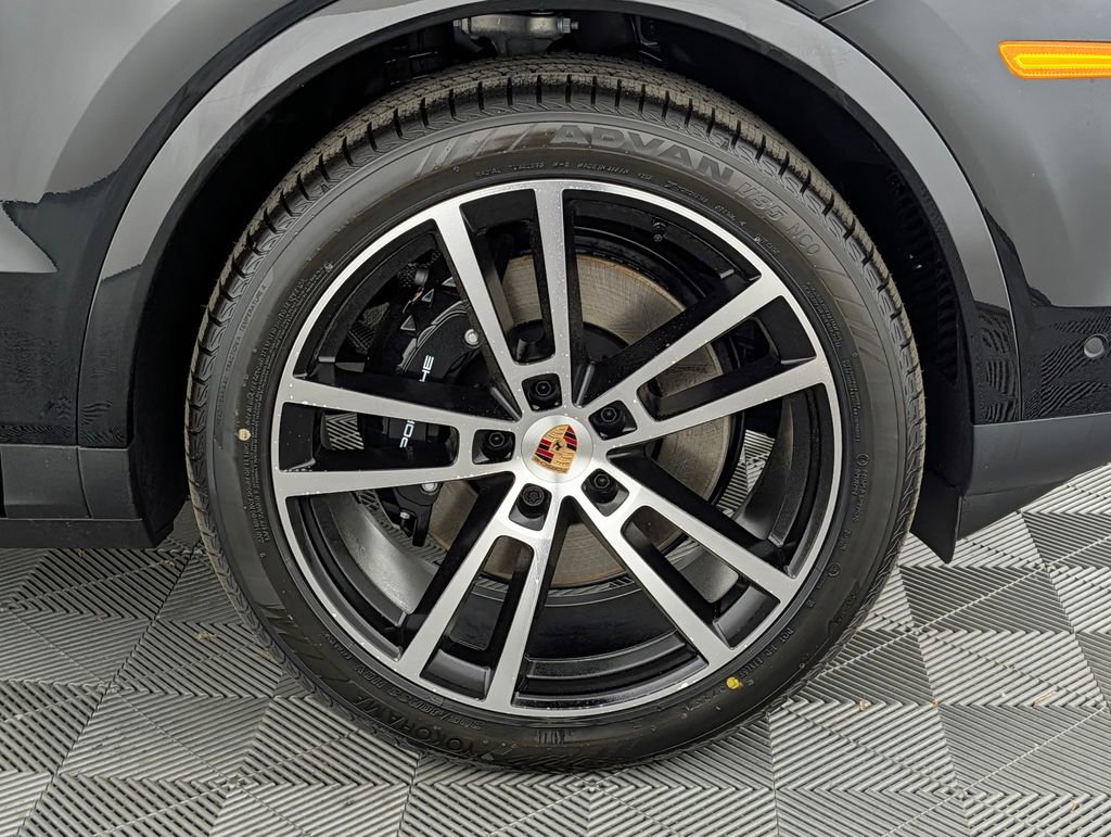 New 2026 Porsche Cayenne Coupe AWD/4WD image 14