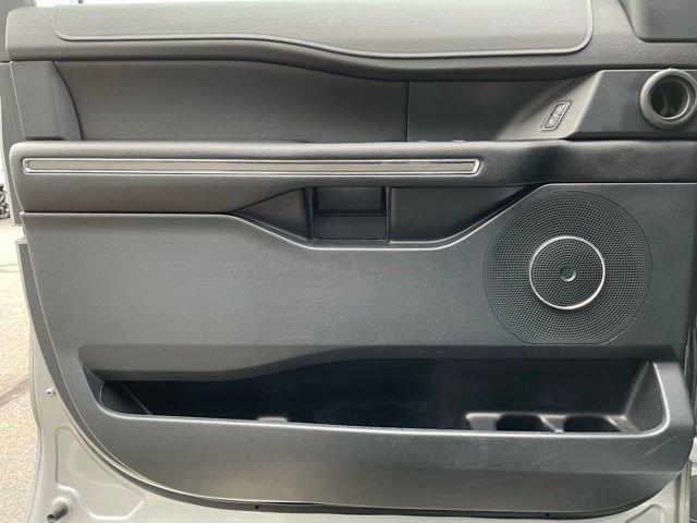 Used 2021 Ford Expedition XLT image 9