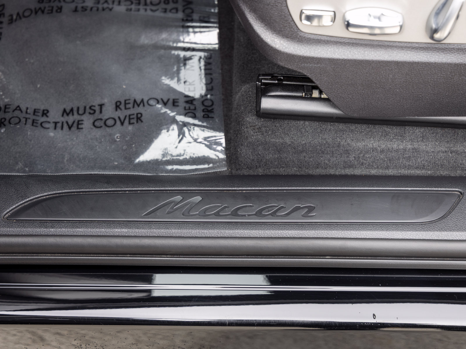Used 2026 Porsche Macan AWD/4WD image 29