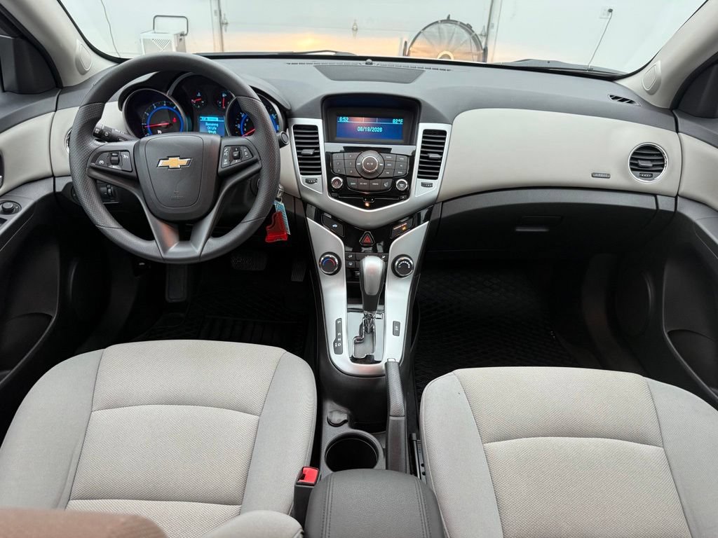 Used 2016 Chevrolet Cruze LT FWD image 4