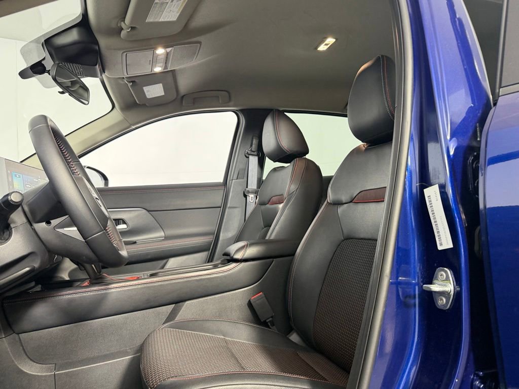 Used 2025 Nissan Kicks SR FWD image 19