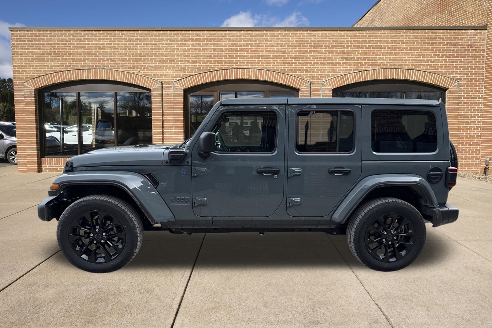 Used 2025 Jeep Wrangler Sahara w/ Safety Group image 6