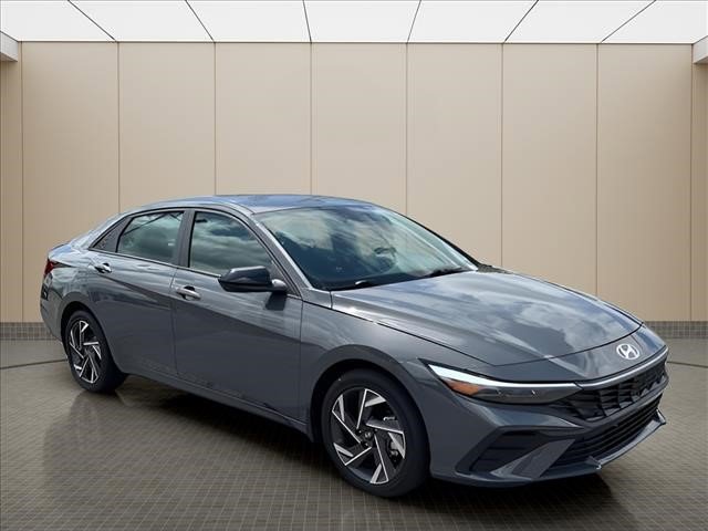 Certified 2025 Hyundai Elantra SEL FWD image 2