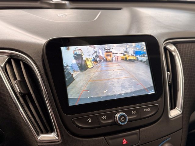 Used 2018 Chevrolet Malibu LT FWD image 16