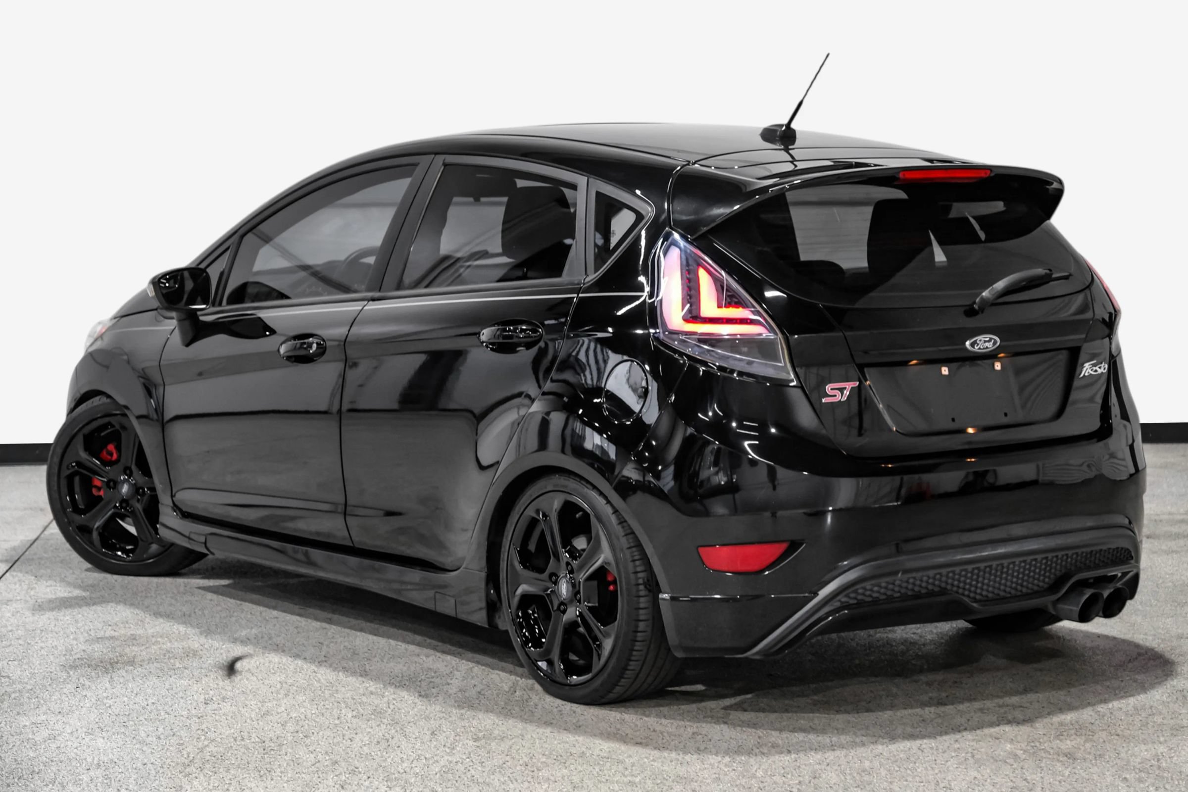 Used 2017 Ford Fiesta ST FWD image 8