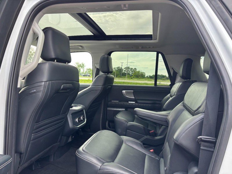 Used 2025 Ford Expedition Max Platinum AWD/4WD image 11