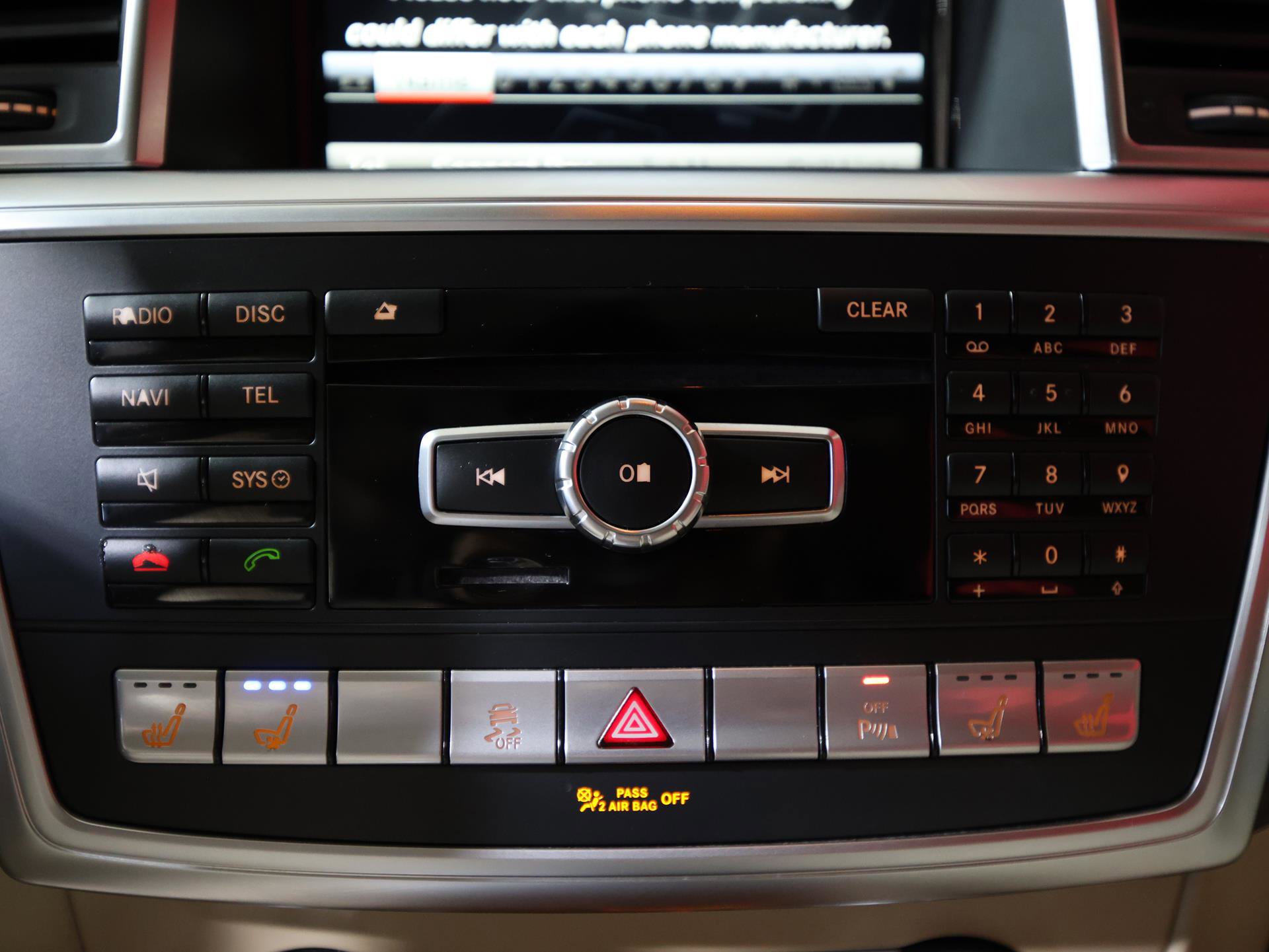 Used 2015 Mercedes-Benz GL 550 4MATIC w/ Driver Assistance Package image 26