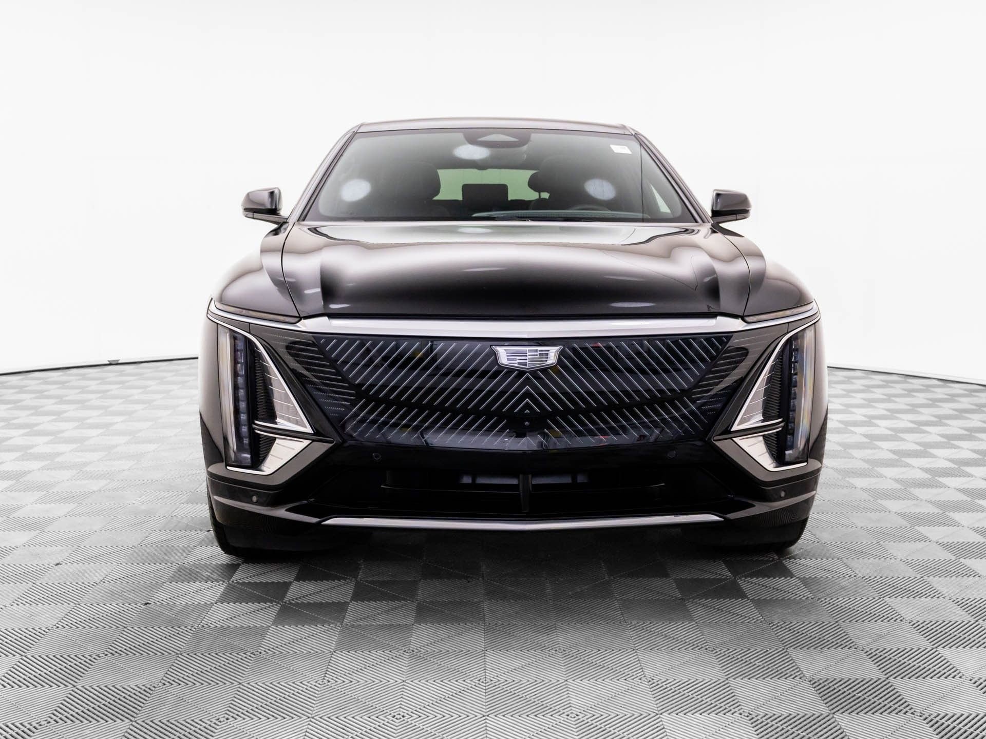 Certified 2025 Cadillac Lyriq Luxury w/ LPO, Floor Liner Package AWD/4WD image 10