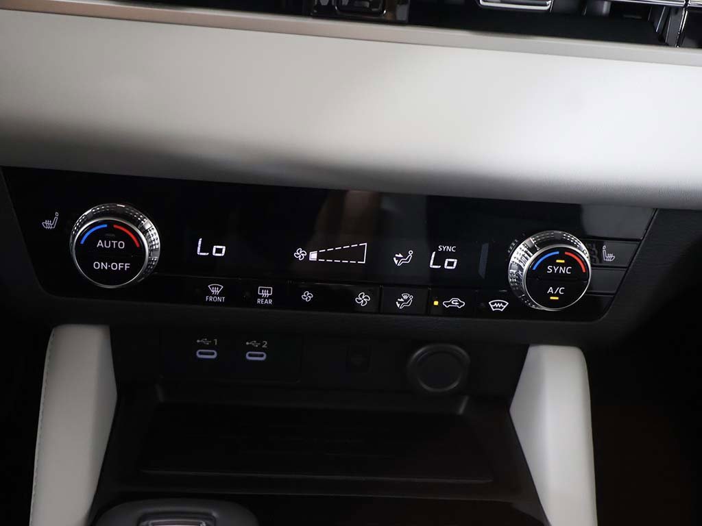 New 2025 Mitsubishi Outlander SE image 48